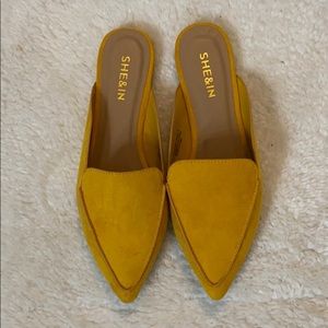 Pointy toe loafer